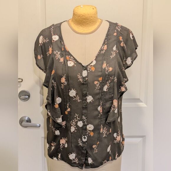$5 Item! EUC Torrid XL Ruffled Floral 100% Rayon Sleeveless Button Front Blouse - Picture 1 of 6